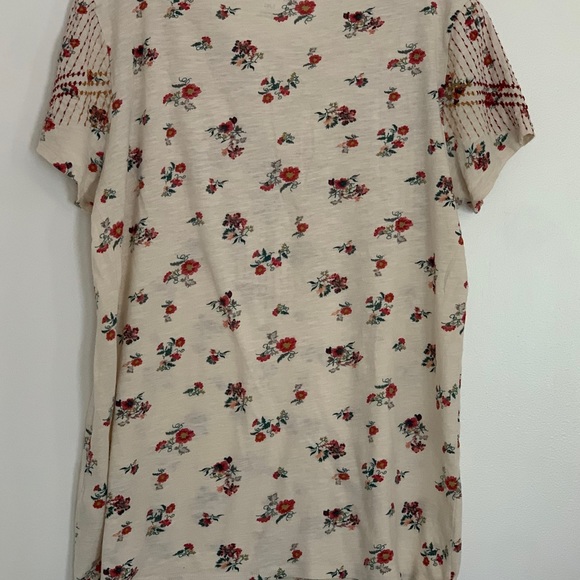 Lucky Brand Floral Embroidered Tee large. - Picture 5 of 6